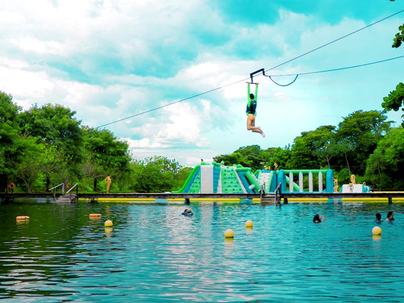 tirolesa-aquatica-2